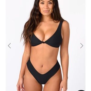 Skatie Penny top in black